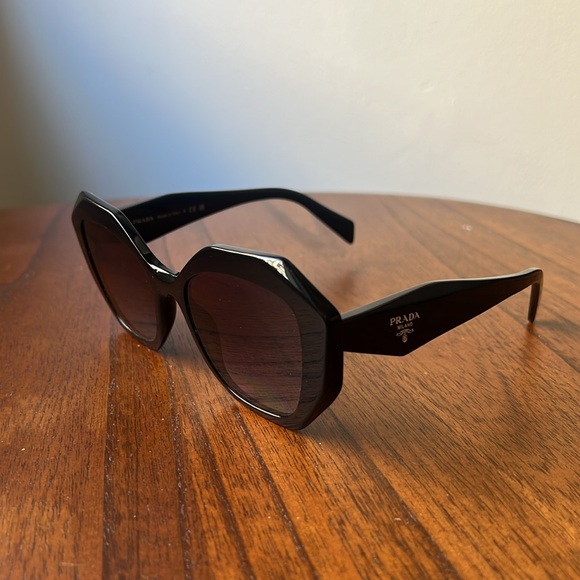 Irregular frame style, great quality and perfect for oval and round faces. - Picture 5 of 6